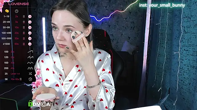 Snapshot of Your_small_bunny chatting on October 11, 2:16 am Your small bunny online show from October 11, 2:16 am