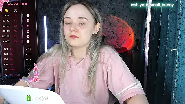 Snapshot of Your_small_bunny chatting on October 1, 3:00 am Your small bunny online show from October 1, 3:00 am