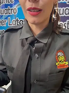 Snapshot of Alysson-- chatting on October 30, 3:24 pm Alysson-- online show from October 30, 3:24 pm