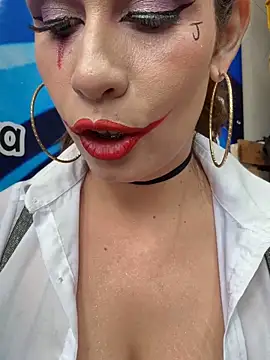 Snapshot of Alysson-- chatting on October 31, 3:27 pm Alysson-- online show from October 31, 3:27 pm