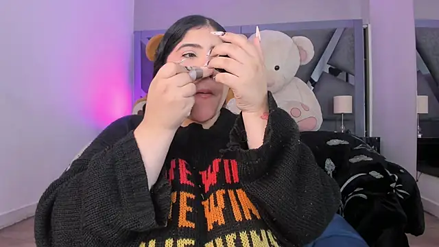 Snapshot of AmberiniHoffman chatting on October 17, 12:19 pm AmberiniHoffman online show from October 17, 12:19 pm