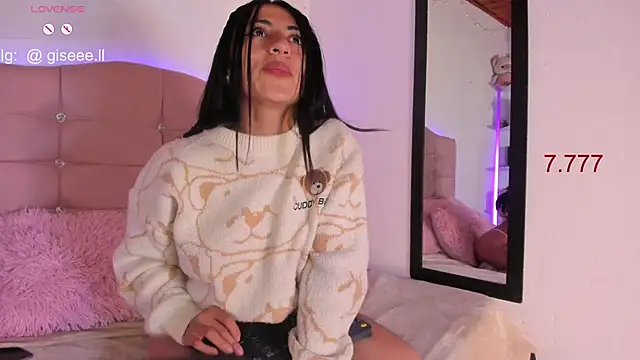 Gisell s online show from October 4, 11:31 pm