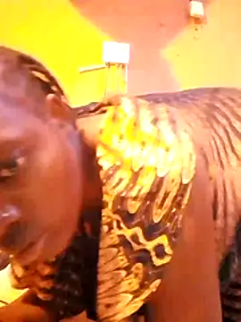 Snapshot of QUEEN-NAIMA chatting on October 26, 9:05 am QUEEN-NAIMA online show from October 26, 9:05 am