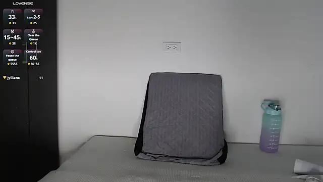 Snapshot of gigilovedback chatting on October 15, 11:18 pm gigilovedback online show from October 15, 11:18 pm