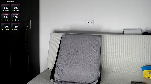 Snapshot of gigilovedback chatting on October 14, 11:07 pm gigilovedback online show from October 14, 11:07 pm