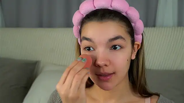 Snapshot of VeronaAppleberry chatting on October 22, 11:37 am VeronaAppleberry online show from October 22, 11:37 am