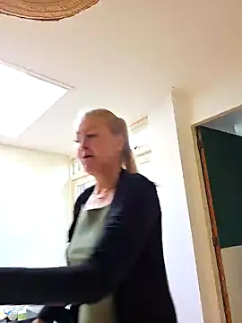 lisalustjouw online show from September 22, 12:25 pm