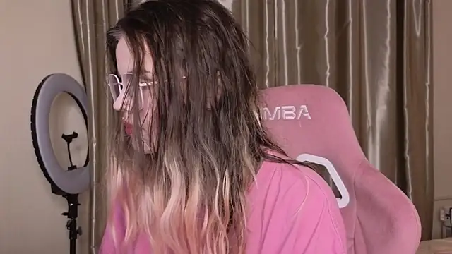 HanaMitsuri online show from March 20, 5:40 pm