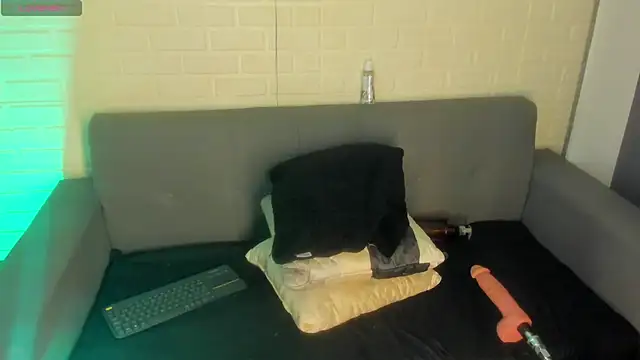 Snapshot of karina_gomez_18 chatting on September 10, 11:32 am karina gomez 18 online show from September 10, 11:32 am