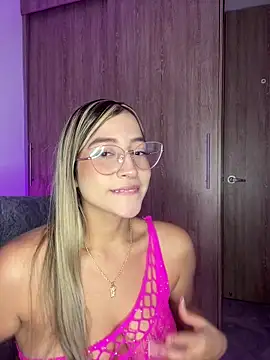 Snapshot of Issabela_G1 chatting on October 15, 11:51 pm Issabela G1 online show from October 15, 11:51 pm