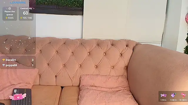 Snapshot of julieta_aguilar1 chatting on October 11, 8:11 pm julieta aguilar1 online show from October 11, 8:11 pm