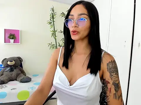 ASIAM BRUNET online show from December 15, 6:13 pm