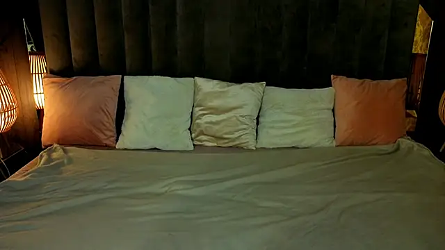 Snapshot of Sasha_Exclusive chatting on October 14, 6:05 am Sasha Exclusive online show from October 14, 6:05 am