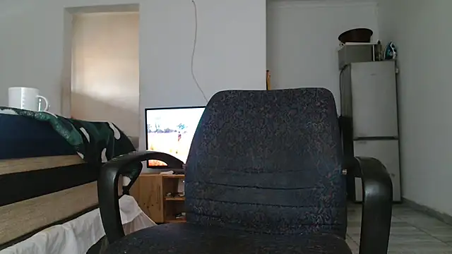 Snapshot of Hugetittiesxx2 chatting on October 26, 5:25 am Hugetittiesxx2 online show from October 26, 5:25 am