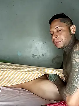 Snapshot of geroAguilar chatting on October 19, 12:51 pm geroAguilar online show from October 19, 12:51 pm