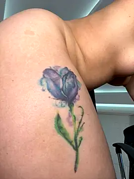 Snapshot of nicollefiorett chatting on October 21, 10:14 pm nicollefiorett online show from October 21, 10:14 pm