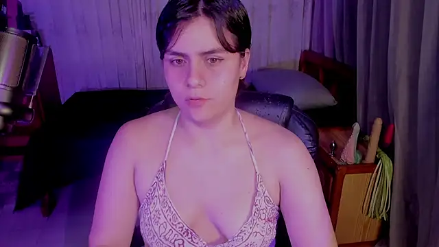 isabelacooperr online show from May 28, 6:22 am