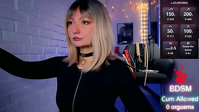 Sandralawrence online show from November 24, 9:39 pm