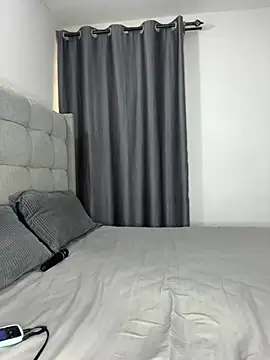 prettiepearl online show from March 11, 3:03 pm