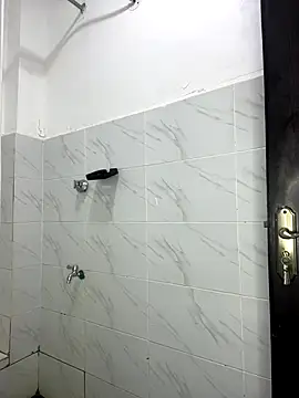 Snapshot of prettiepearl chatting on October 31, 1:18 am prettiepearl online show from October 31, 1:18 am