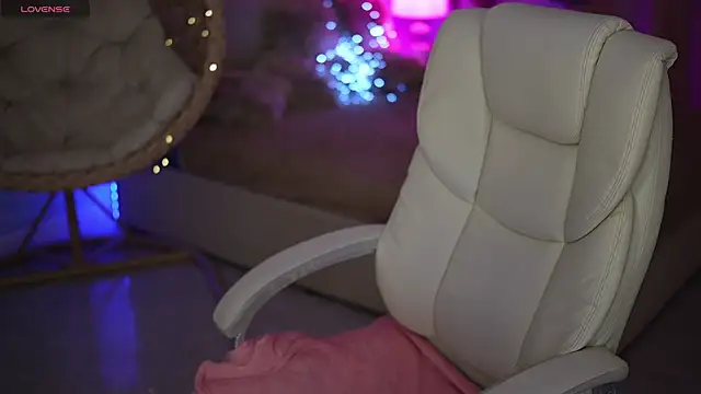 DonnaLustt online show from April 16, 6:14 am