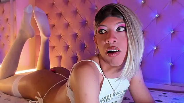 Snapshot of AndyBlake_ chatting on October 3, 3:22 am AndyBlake  online show from October 3, 3:22 am