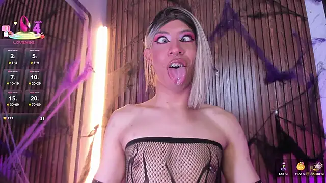 Snapshot of AndyBlake_ chatting on October 18, 3:42 am AndyBlake  online show from October 18, 3:42 am