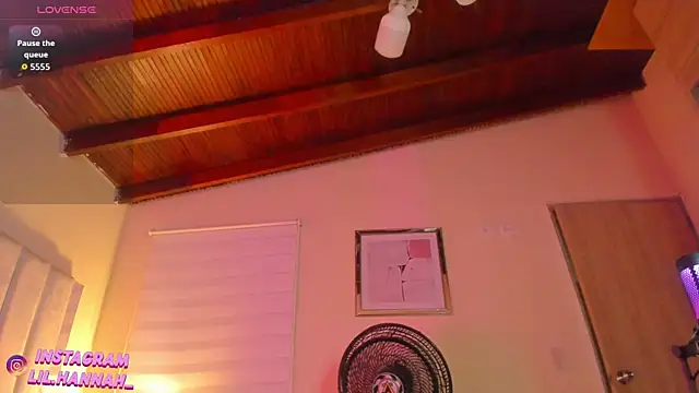 lil hanna18 online show from September 26, 8:06 pm