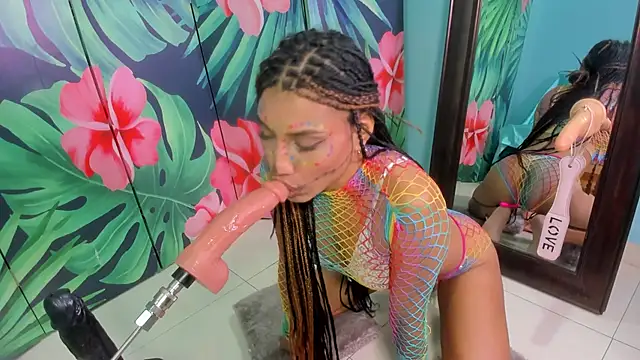 Snapshot of Mieldeluna chatting on October 17, 6:16 am Mieldeluna online show from October 17, 6:16 am