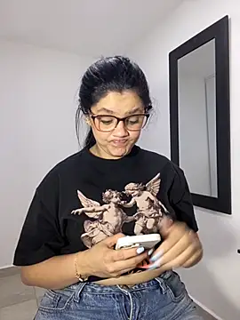 kimberlyhills1 online show from October 12, 6:05 am