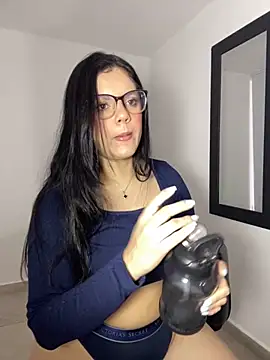 kimberlyhills1 online show from October 18, 7:48 pm