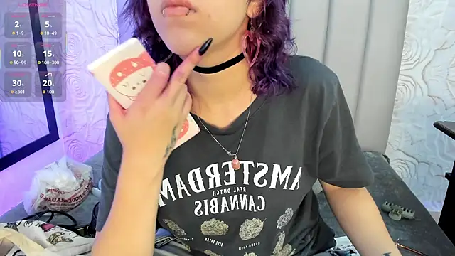 AlexaFoxy18 online show from March 4, 7:59 am