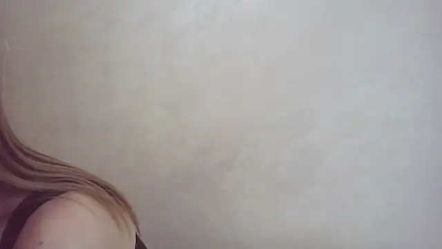 Snapshot of CaitlinaJayne23 chatting on October 22, 6:51 am CaitlinaJayne23 online show from October 22, 6:51 am