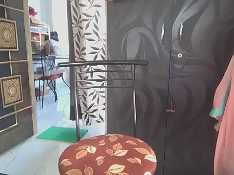 Snapshot of cuty-riya143 chatting on September 19, 8:24 am cuty-riya143 online show from September 19, 8:24 am