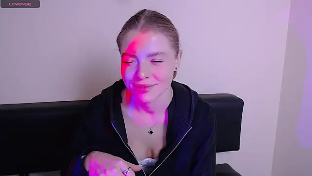 MissOliviaa  online show from October 27, 1:06 pm