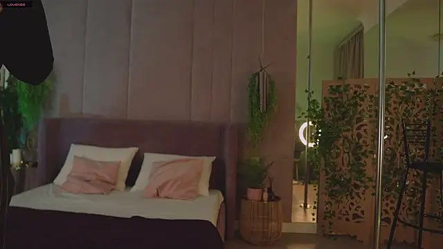 Smiley Mia online show from November 20, 5:08 am