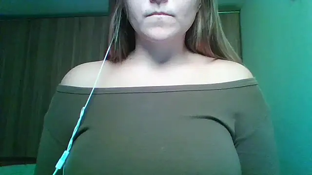 Snapshot of Evasapples chatting on October 29, 10:34 pm Evasapples online show from October 29, 10:34 pm