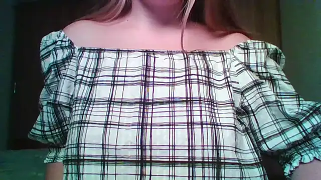 Snapshot of Evasapples chatting on October 28, 10:25 pm Evasapples online show from October 28, 10:25 pm