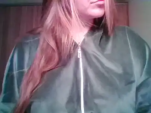 Snapshot of Evasapples chatting on October 1, 9:09 pm Evasapples online show from October 1, 9:09 pm