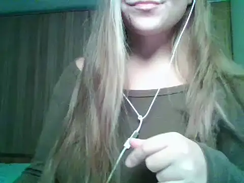 Snapshot of Evasapples chatting on October 11, 7:38 pm Evasapples online show from October 11, 7:38 pm