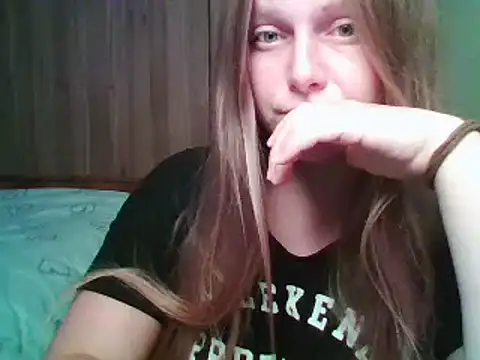 Snapshot of Evasapples chatting on October 27, 10:15 pm Evasapples online show from October 27, 10:15 pm