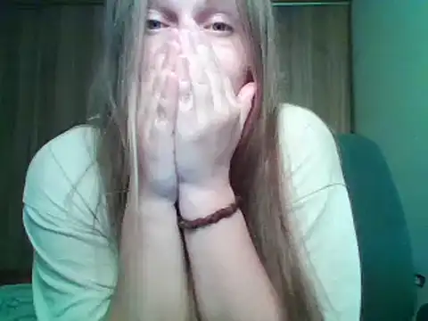 Snapshot of Evasapples chatting on October 23, 9:54 pm Evasapples online show from October 23, 9:54 pm