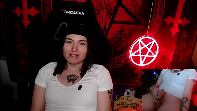 Snapshot of BrandiWRLD_999 chatting on October 13, 7:38 pm BrandiWRLD 999 online show from October 13, 7:38 pm