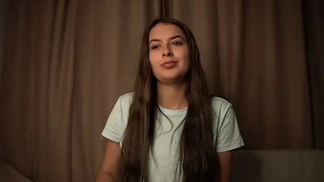 Snapshot of elisa_moon chatting on October 20, 3:37 pm elisa moon online show from October 20, 3:37 pm