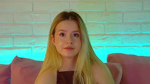 MilanaBalmain online show from February 28, 6:02 am