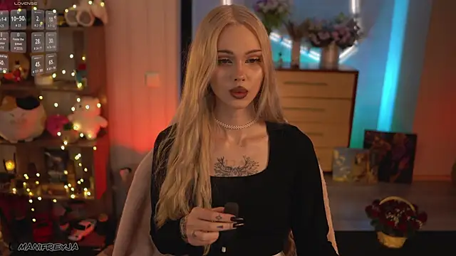 ManiFreyja online show from April 25, 8:50 pm