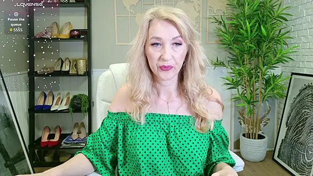 LadyLeea online show from June 4, 5:12 am