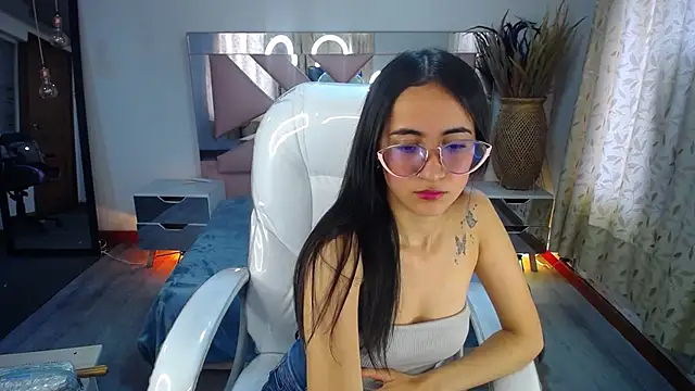 Snapshot of Mia_Fischer chatting on October 18, 8:10 pm Mia Fischer online show from October 18, 8:10 pm