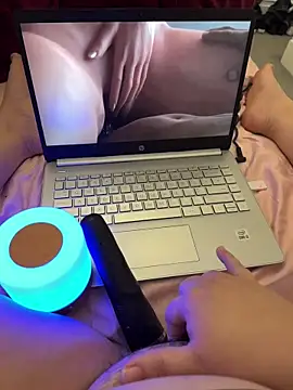 yourcutesarah online show from October 24, 11:39 am