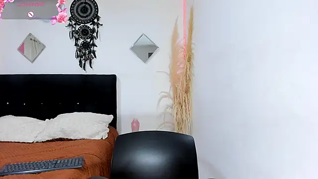 Hannahoney  online show from September 18, 6:06 pm